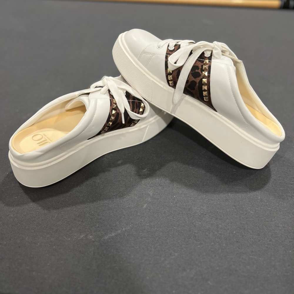 Jennifer Lopez White and Leopard Eydie Mule Sneaker Women’s Shoe Size 11